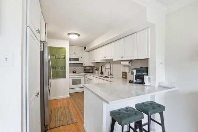 Building Photo - 1000 Urlin Ave
