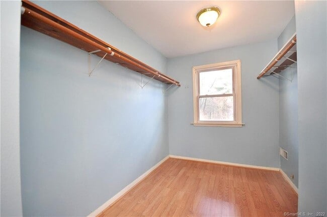 Building Photo - 44 Simsbury Manor Dr