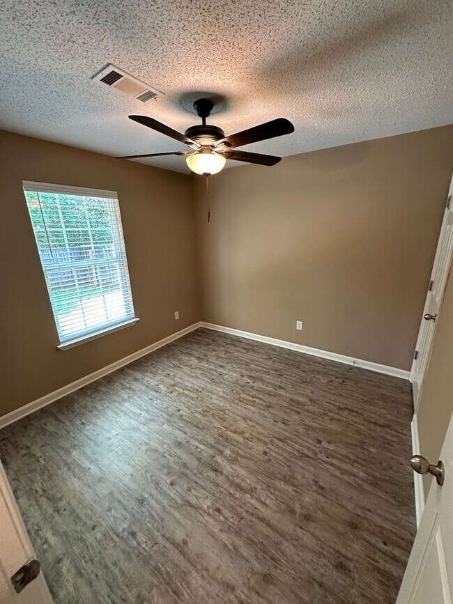 Building Photo - 107 Butterfield Crossing