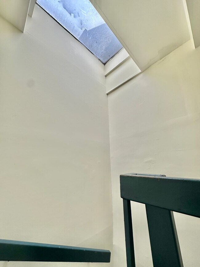 Building Photo - 2052 -Loukas