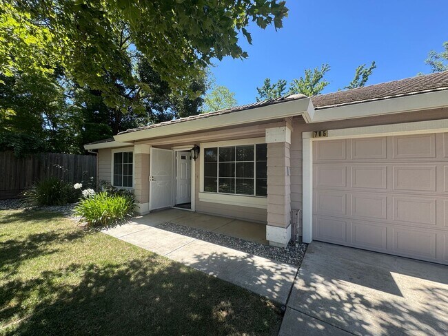Building Photo - 3 bed / 2 Bath | West Roseville Home Avail...