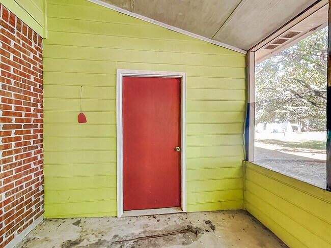 Building Photo - 2140 Kings Gate Cir SW