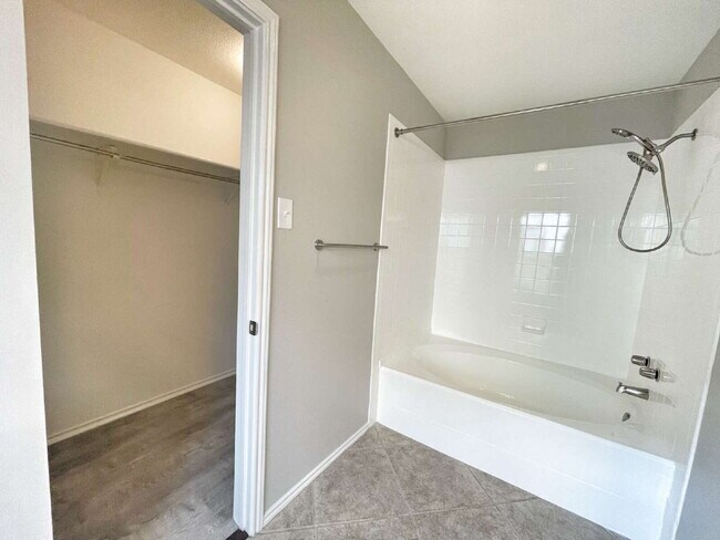 Building Photo - Spacious 2-Story Home – Move-In Ready!