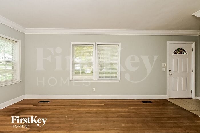 Building Photo - 2138 Pinehurst Dr