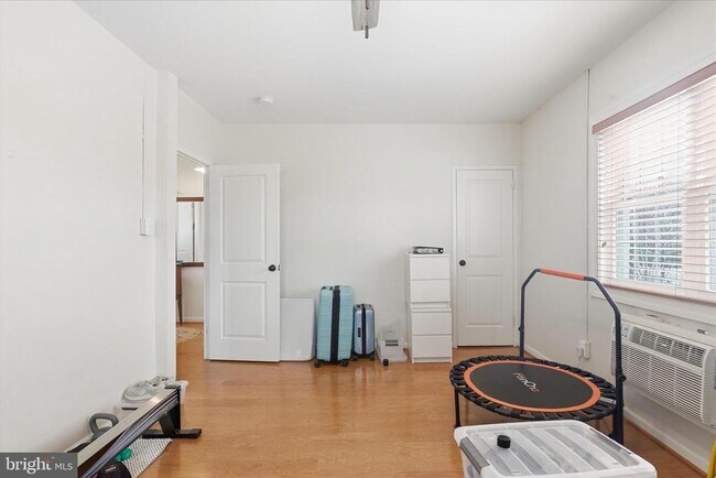 Building Photo - 3260 Gunston Rd