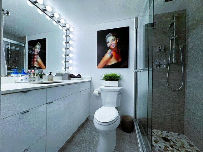 Building Photo - 1000 West Ave