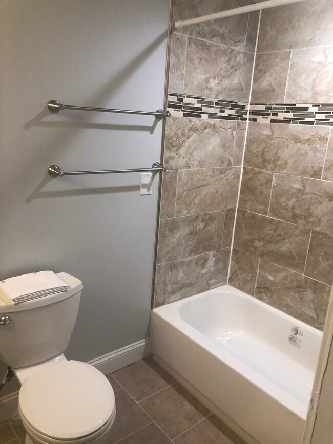 Building Photo - 1737 Park Ave