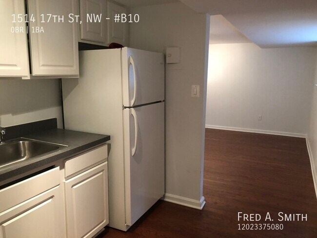 Building Photo - Copley Plaza Studio Available Now
