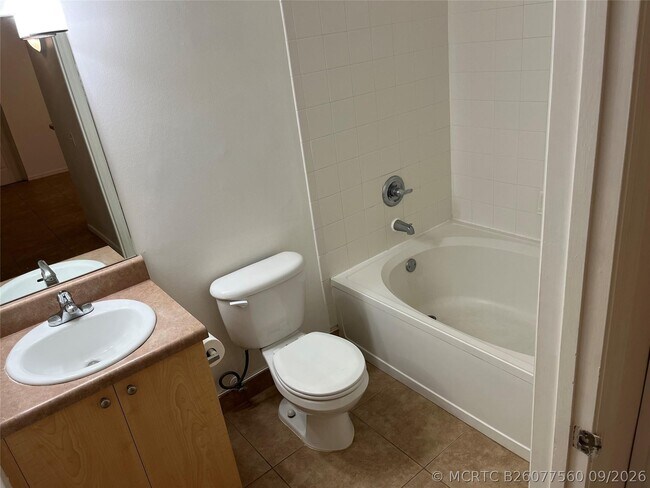 Building Photo - 913 Villa Cir
