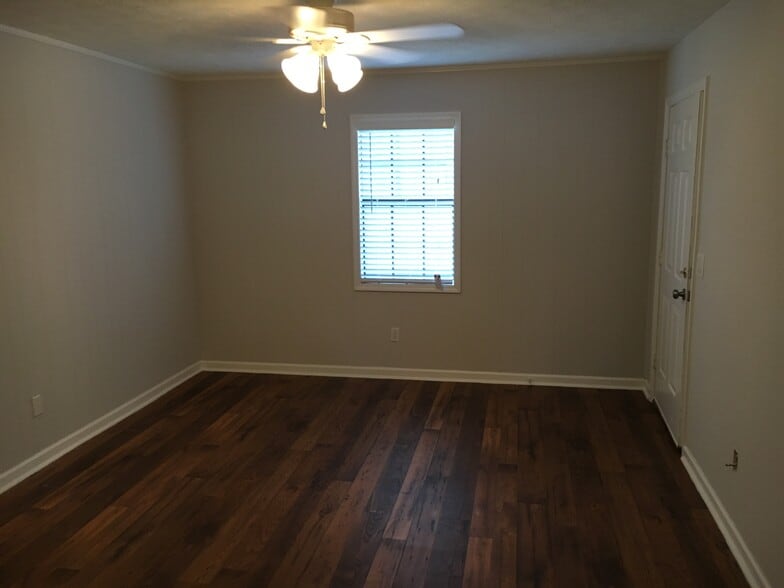 Building Photo - 122 South Debardeleben Street