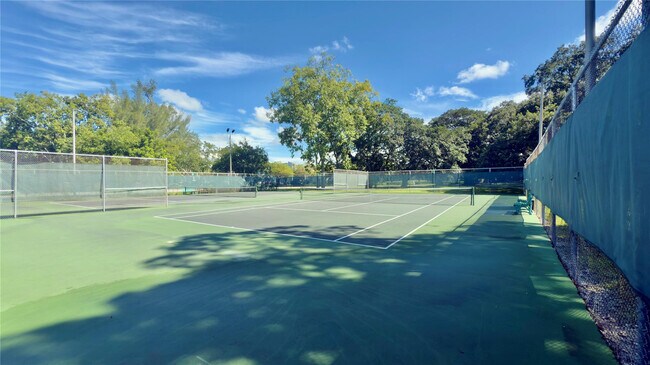 Building Photo - 9340 Lagoon Pl