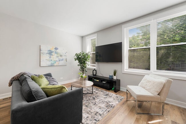 Building Photo - 1900 W 17th St