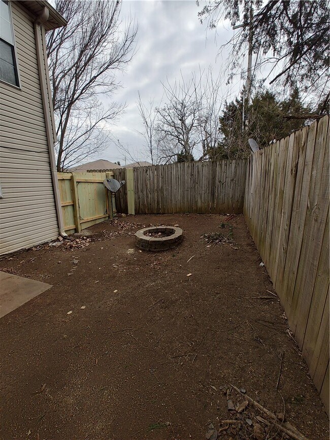 Building Photo - 9 W Rainsong St