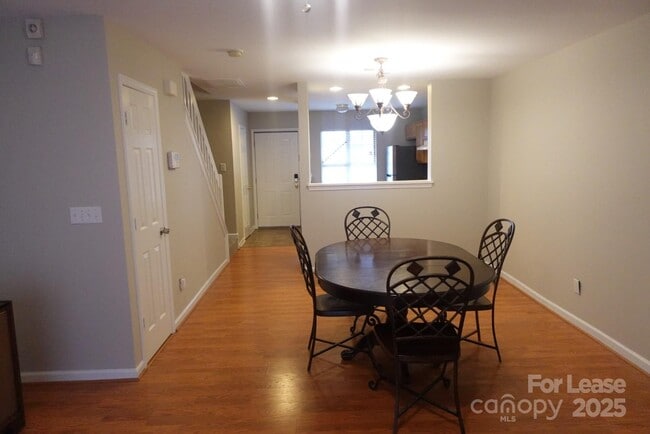 Building Photo - 1725 Forest Side Ln
