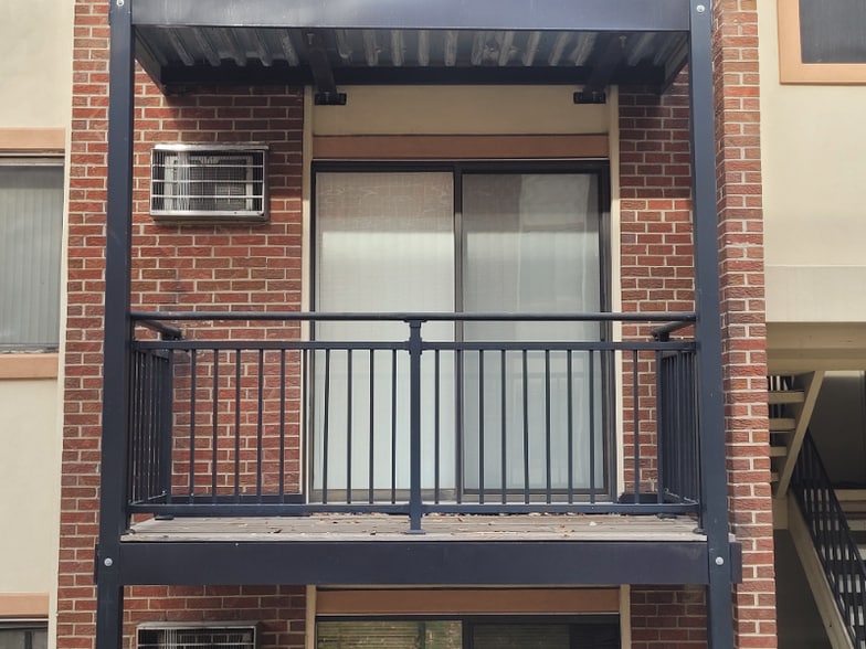 Building Photo - 5995 W Hampden Ave