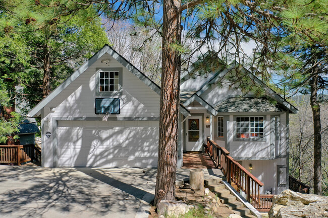 Building Photo - 221 Grizzly Rd