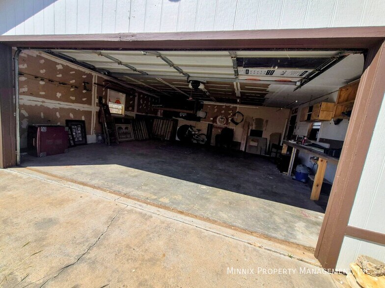 Building Photo - 14200 Savannah Rd
