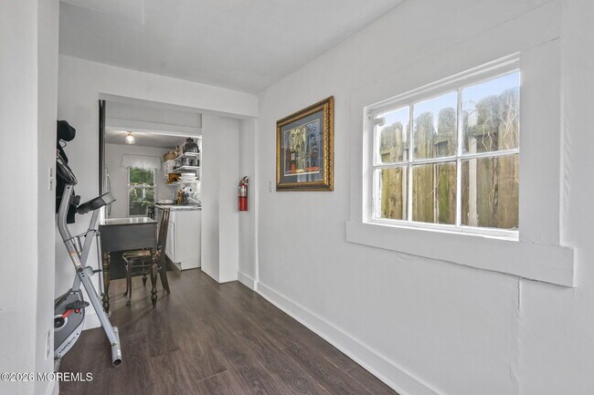 Building Photo - 610 1st Ave