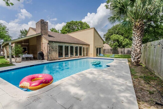 Primary Photo - 1550 Wood Lodge Dr