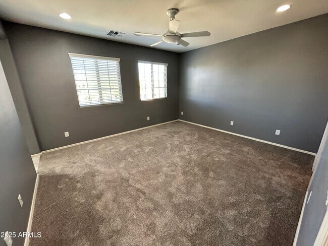 Building Photo - 9123 W Meadow Dr