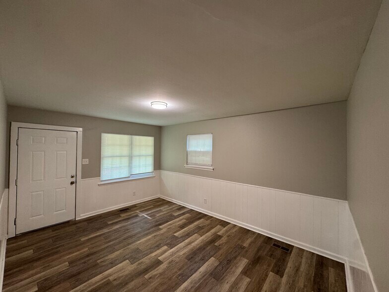 Building Photo - 7711 Woodhaven Dr