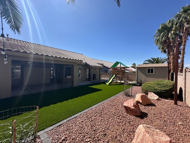 Building Photo - UPGRADED SINGLE STORY HOME WITH 4 BEDS, 2.5 BATHS, 3 CAR GARAGE, AND LARGE BACKYARD