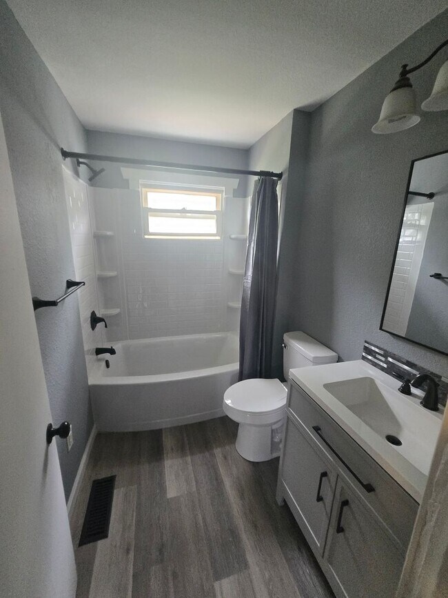 Building Photo - Newly Remodeled 3 Bedroom Home in Mosheim, TN – Move-In Ready!