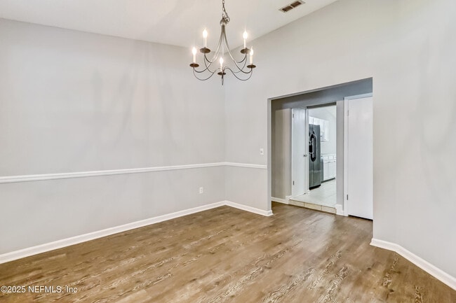 Building Photo - 10460 Roxbury Ln
