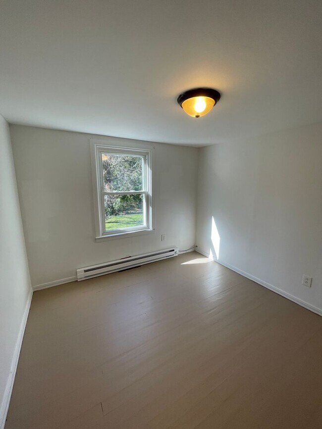 Building Photo - 402 N 6th Ave