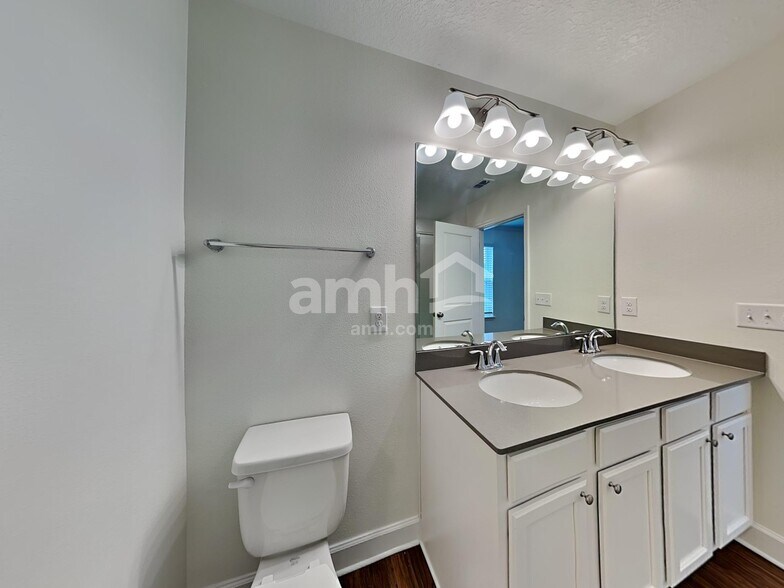 Building Photo - 16516 Cheyanne Ct