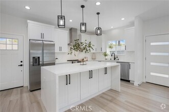 Building Photo - 9905 Lenore Dr