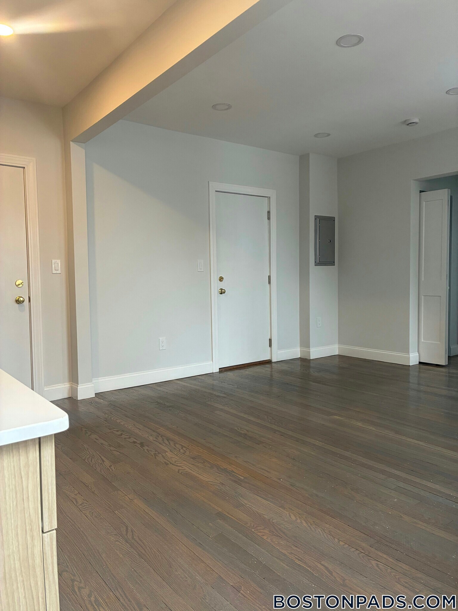 Building Photo - 117 Park Dr