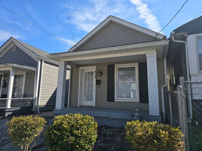 Primary Photo - Charming 3 Bedrooms, 2 Full Bathroom Home!...