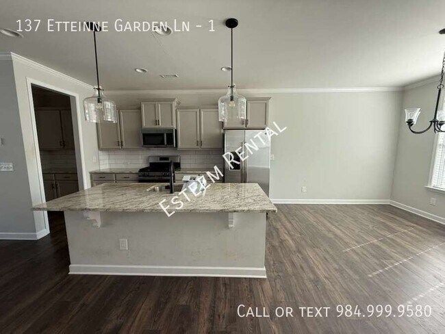 Building Photo - 137 Etteinne Garden Ln