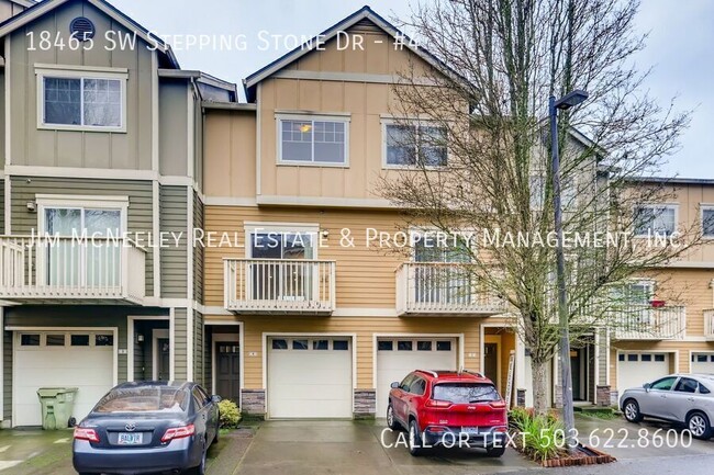 Building Photo - 2 Bedroom Townhome w/ Bonus Room near Nike...