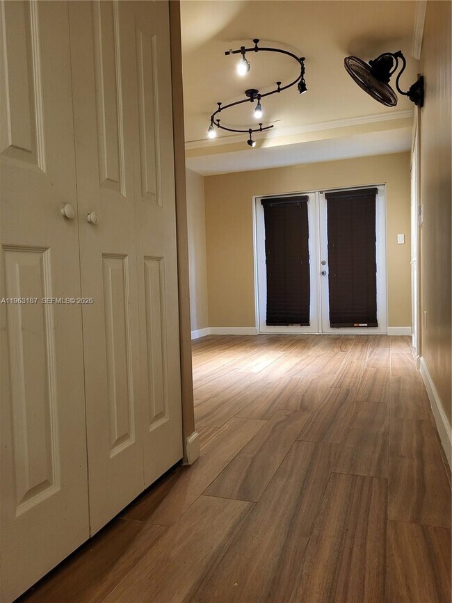 Building Photo - 30 NE 56th St