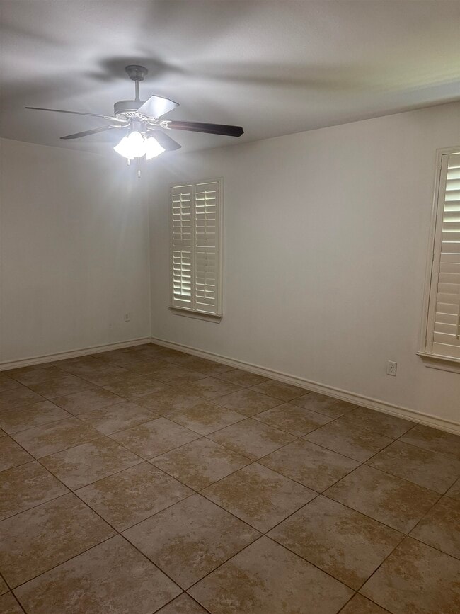 Building Photo - 212 Sandhill Oak