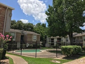 Building Photo - 17331 Red Oak Dr