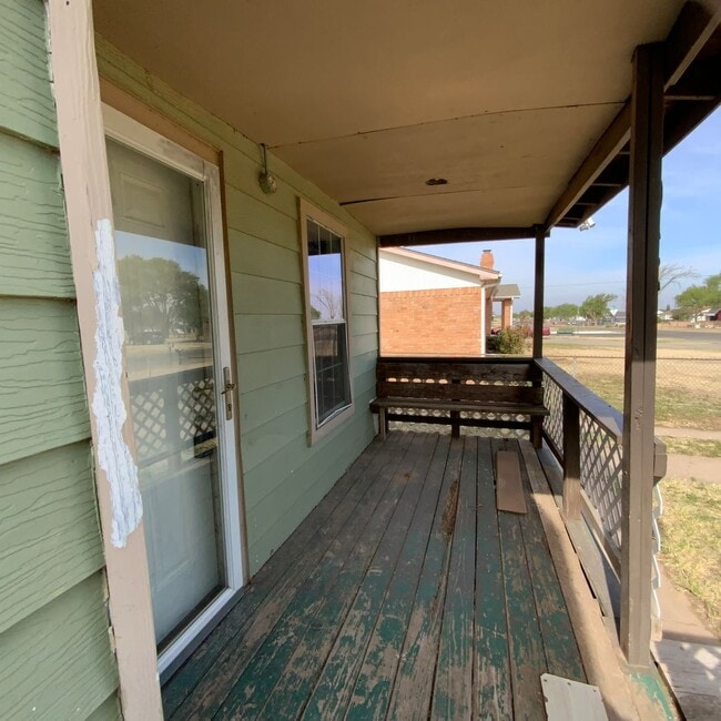 Building Photo - 3 Bedroom 1 Bath home Call today for Move in Special