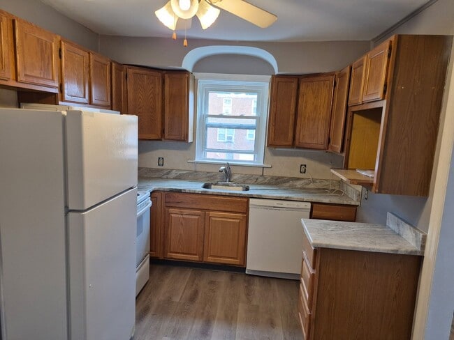 Building Photo - 309 W 38th St