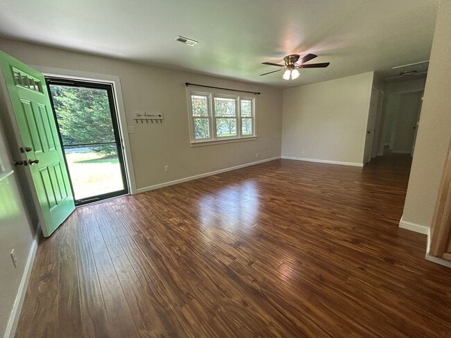 Building Photo - Ranch Style Home in Prime Location
