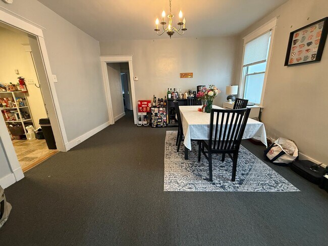 Building Photo - 5921-5923-5923 Nicholson St