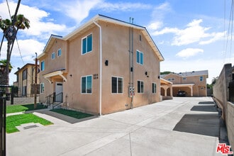 Building Photo - 1118 W 110th St