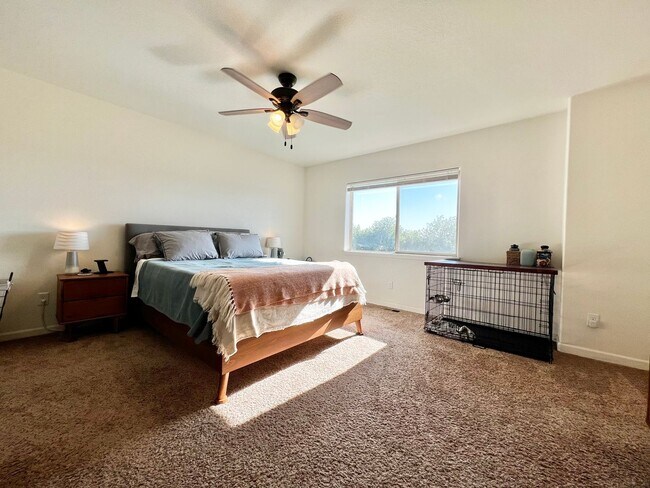 Building Photo - 2 Bedroom 2.5 bathroom Townhouse in Greeley