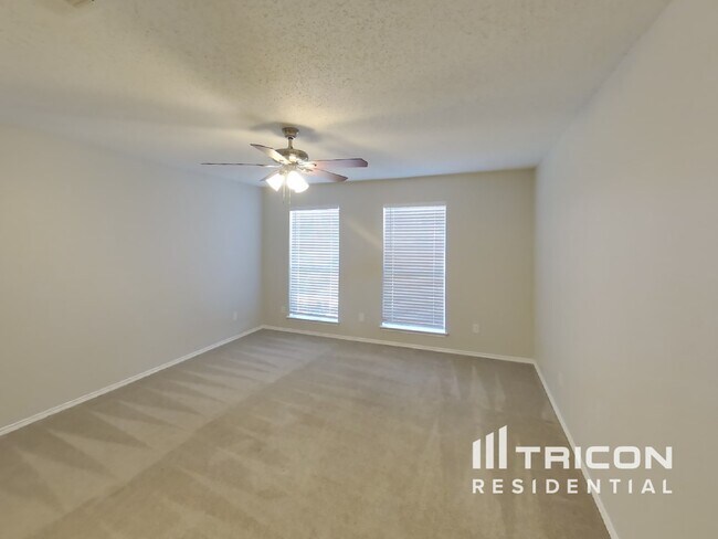 Building Photo - 814 Ponselle Dr