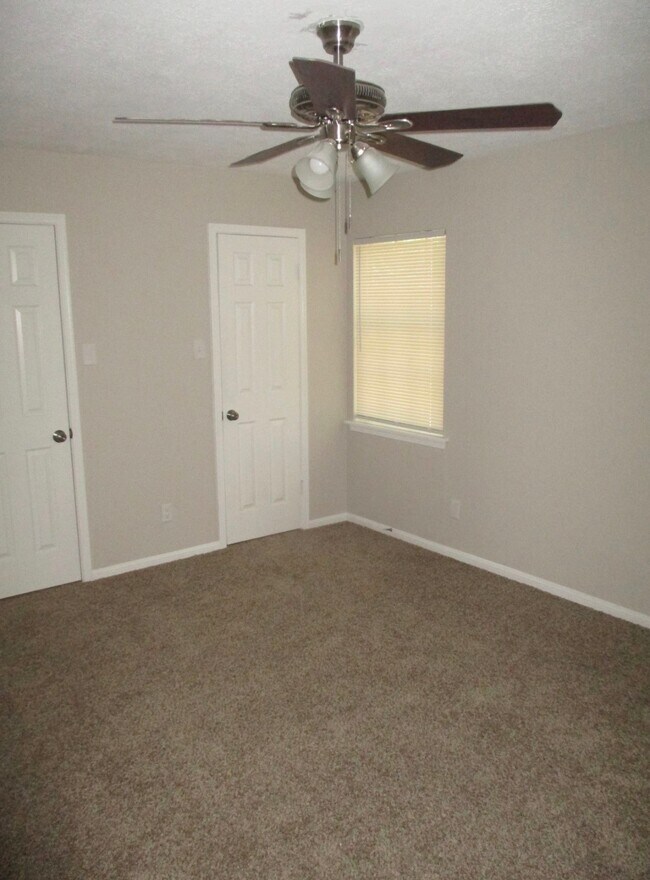 Building Photo - 2921 Roseheath Ln