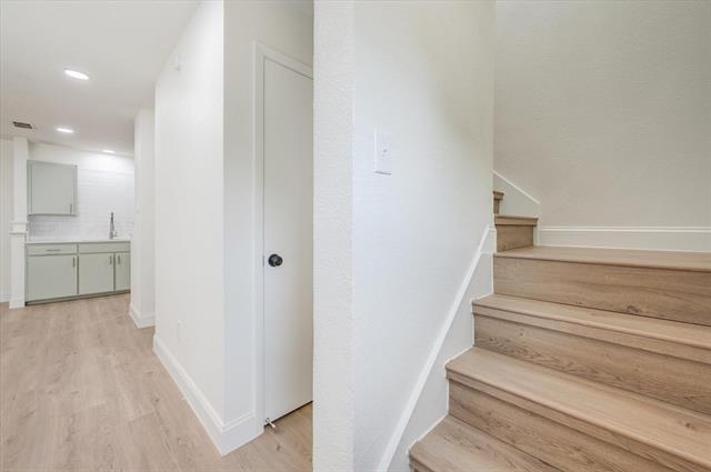 Building Photo - 805 W Chambers St