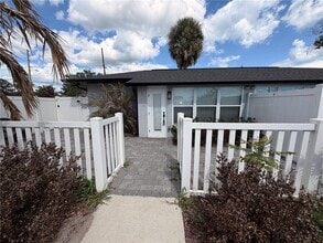 Building Photo - 4521 Edgewater Dr