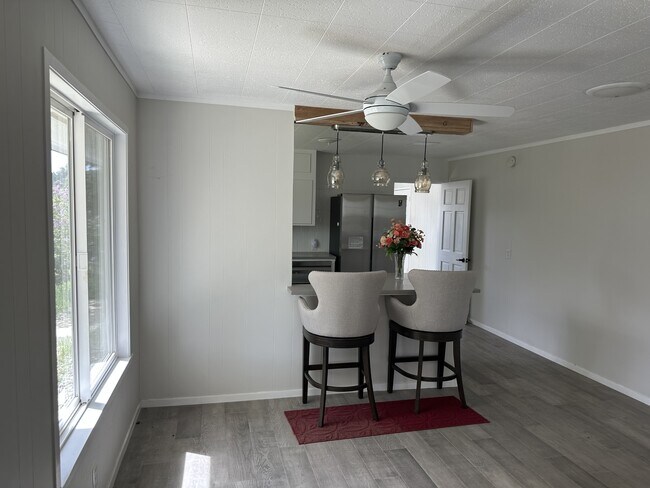 Building Photo - 5979 Meadow Ln