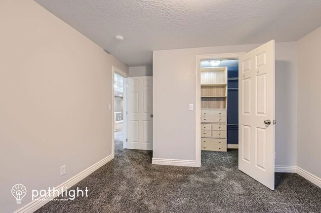 Building Photo - 193 1375 N